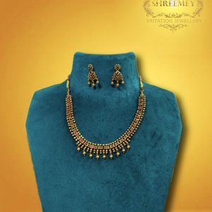 antique-colored-pearl-necklace