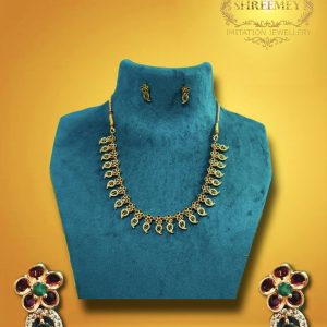colourful-flower-with-green-koyari-necklace