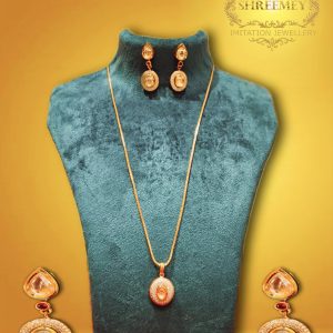 Shreemey Kundan Pendant Set