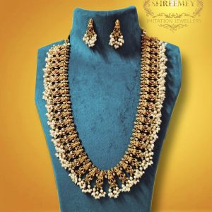 shreemey-swarovski-pearl-lakshmi-necklace