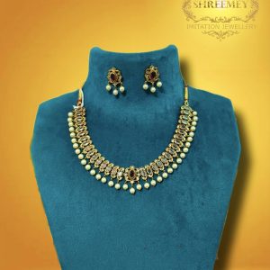 swarovski-red-pendant-with-pearl-necklace